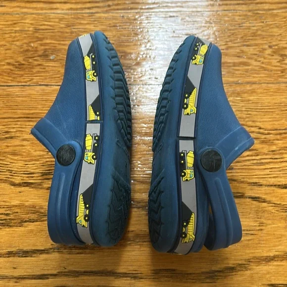Folhaoth blue rubber open back clogs with yellow excavator on sides.  Toddler 8. - Picture 4 of 10